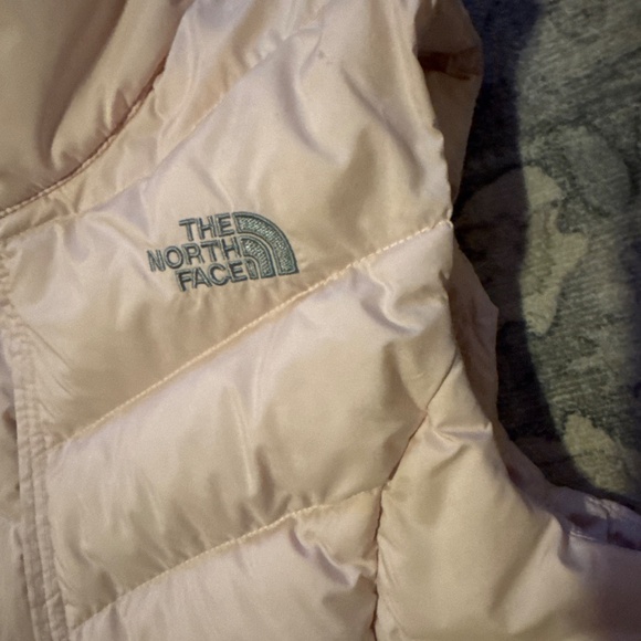 The North Face 550 fill light pink womens puffer vest size small - Picture 3 of 8